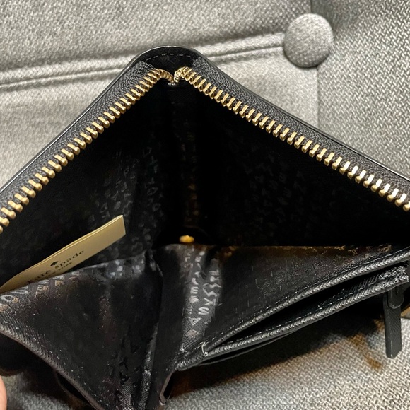 Kate Spade Laurel Way Darci Black Saffiano Leather Full Zip Compact Wallet - Picture 6 of 7